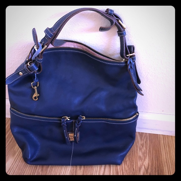 Dooney &Bourke “Dillen Medium Pocket Sac” - Picture 1 of 4